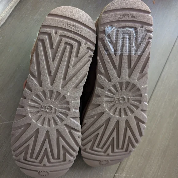 UGG Highland Hi Heritage Sneakers New! Size 8 - Picture 10 of 13